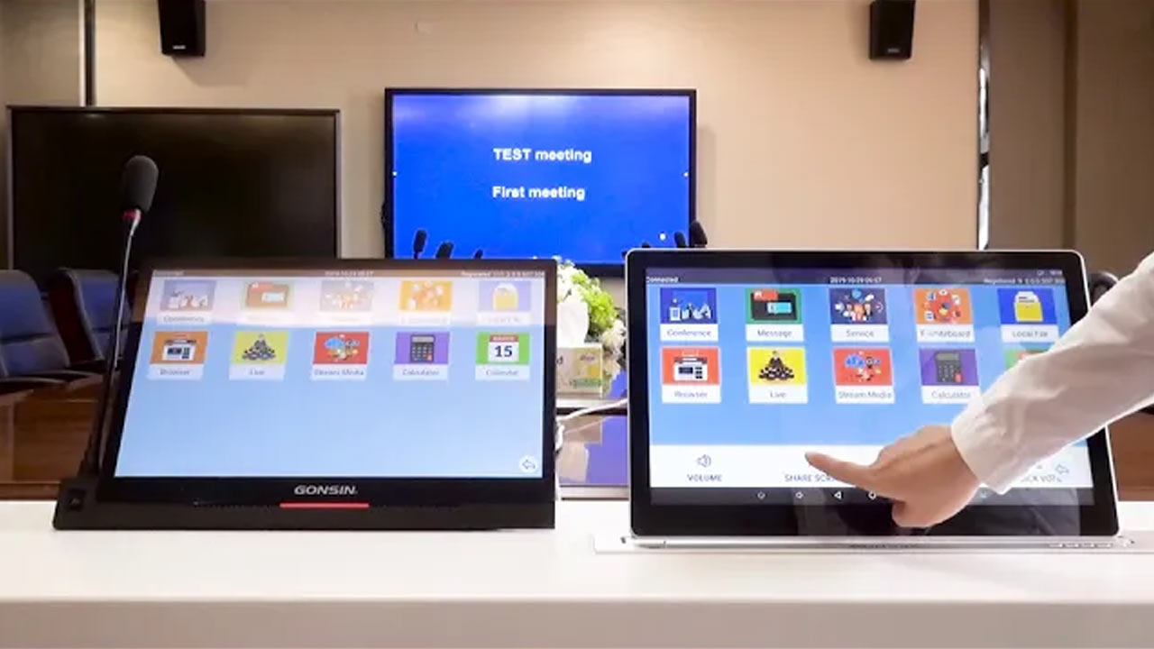 عرض توضيحي لنظام المؤتمرات غير الورقي من Gonsin مع رافع شاشات LCD بنظام Android