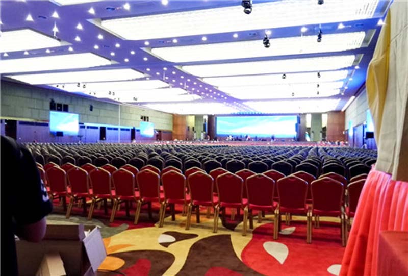 مؤتمر رائع مع أنظمة جونسين