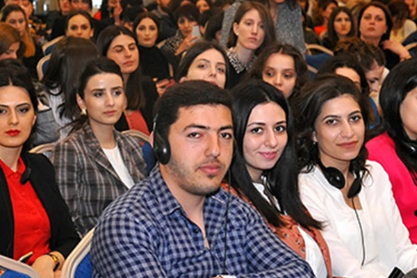 الابتكار في الترجمة الفورية: الاتجاهات التي تُشكِّل مستقبل نظام ترجمة المؤتمرات